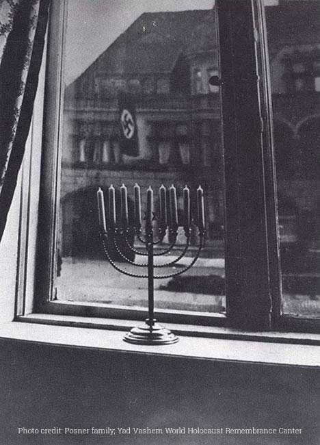 Posnar-Menorah-with-attribution.jpg